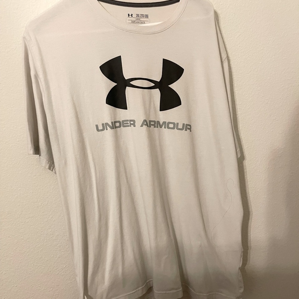Under Armour T-shirt